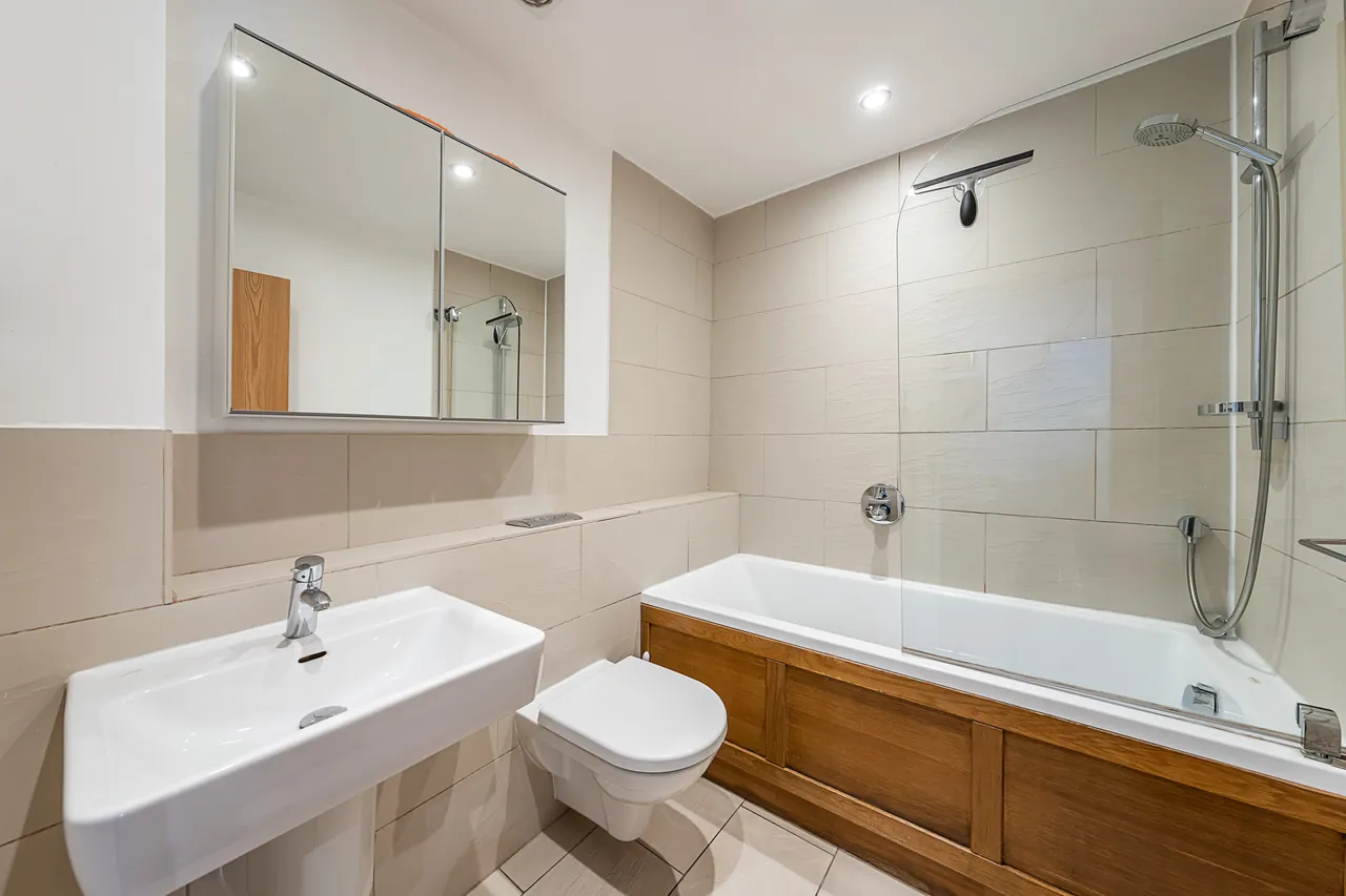 Wandsworth Road, London, SW8, photo 8