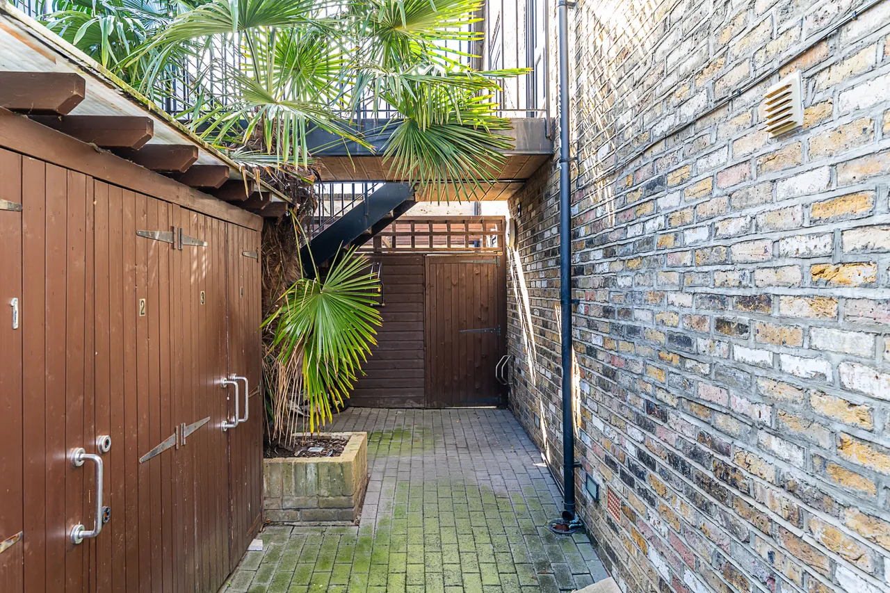 Wandsworth Road, London, SW8, photo 9