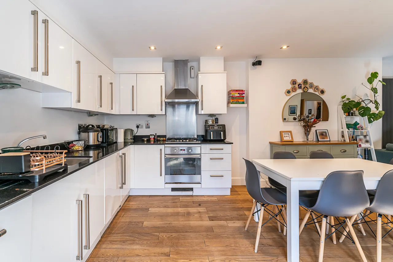 Wandsworth Road, London, SW8, photo 10