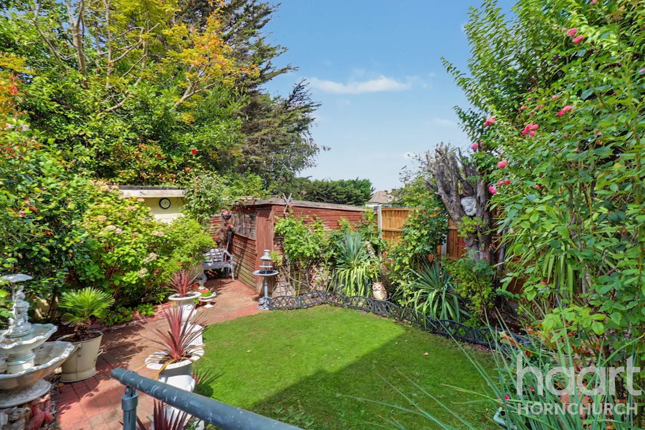 Upper Rainham Road, Hornchurch, RM12, photo 6
