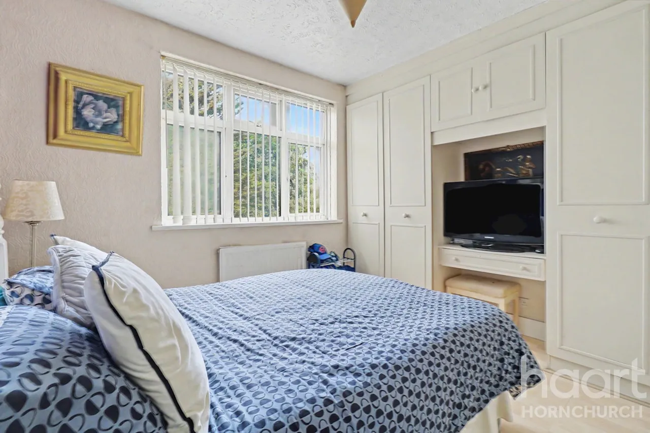Upper Rainham Road, Hornchurch, RM12, photo 9
