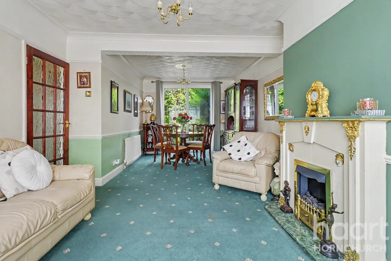 Upper Rainham Road, Hornchurch, RM12, photo 3