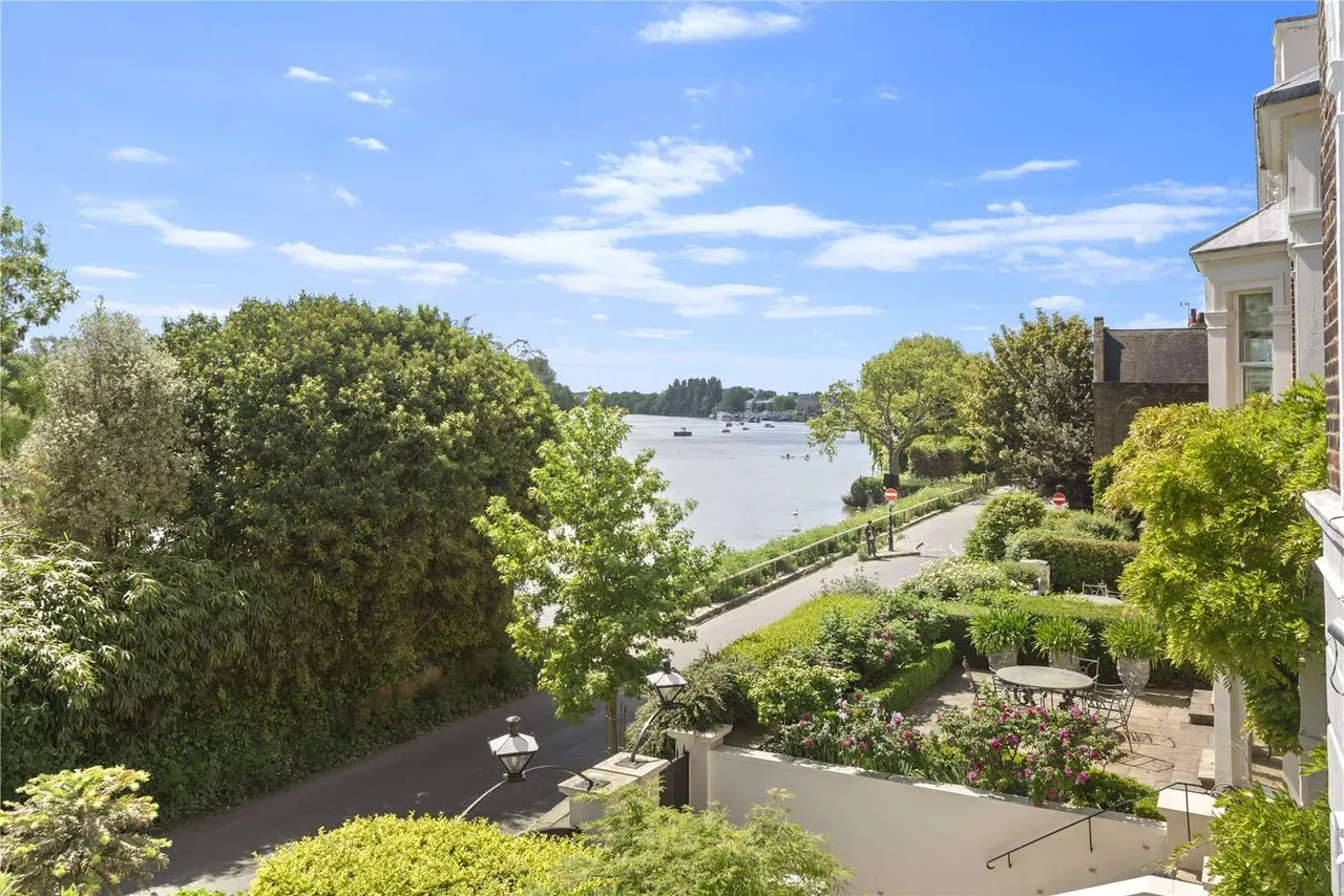 Chiswick Mall, London, W4, photo 2