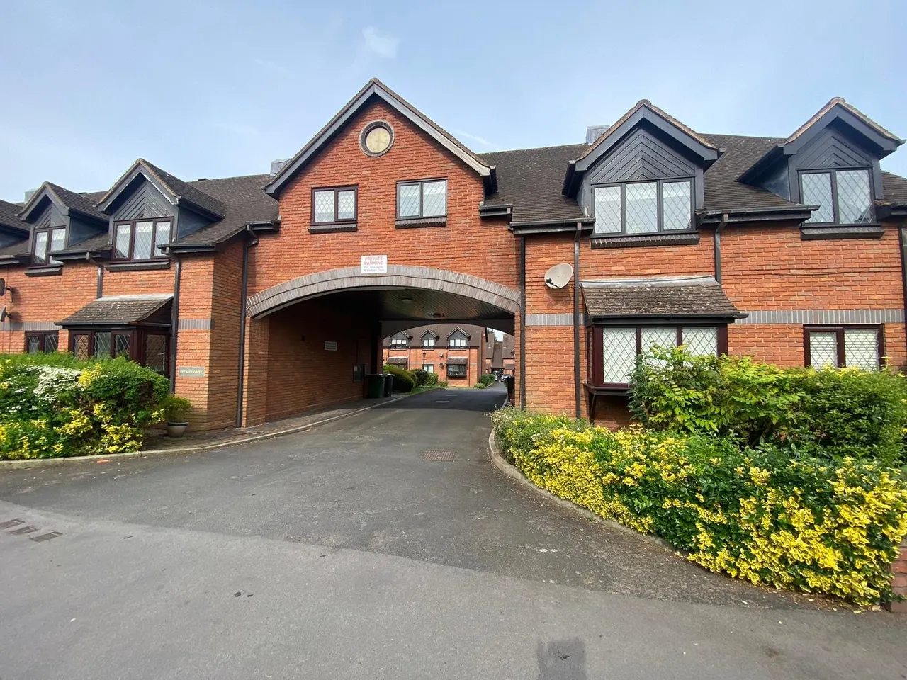 2 bed flat to rent, Worcester Road, Hagley, DY9