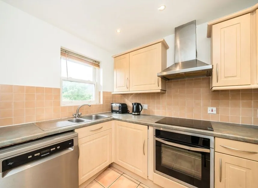 Ravens Close, Surbiton, KT6, photo 3