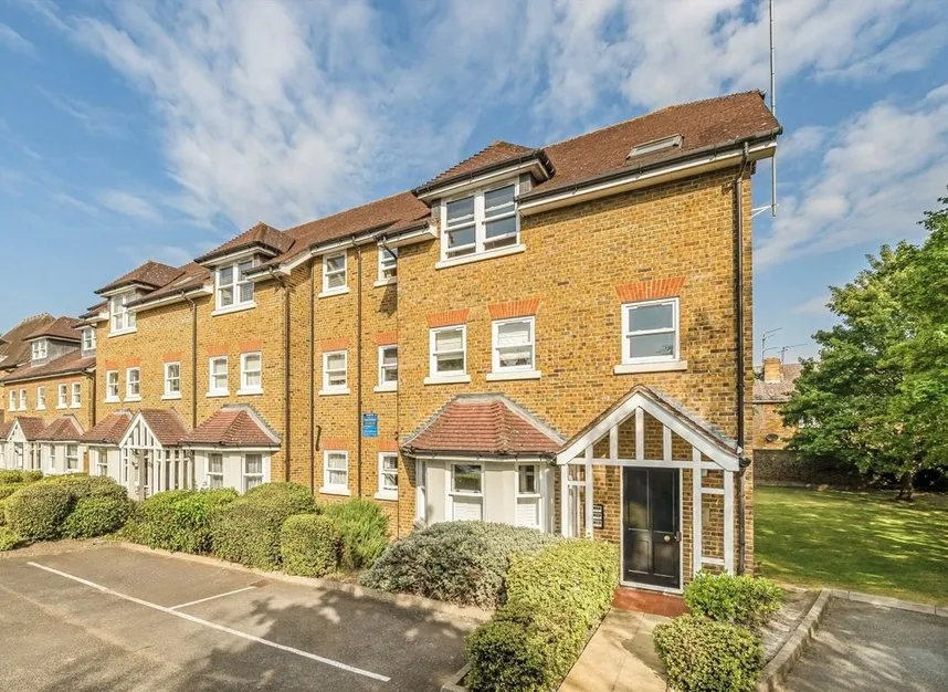 2 bed flat for sale — Ravens Close, Surbiton, KT6