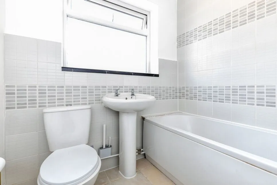 Layfield Road, Gillingham, Kent, ME7, photo 6
