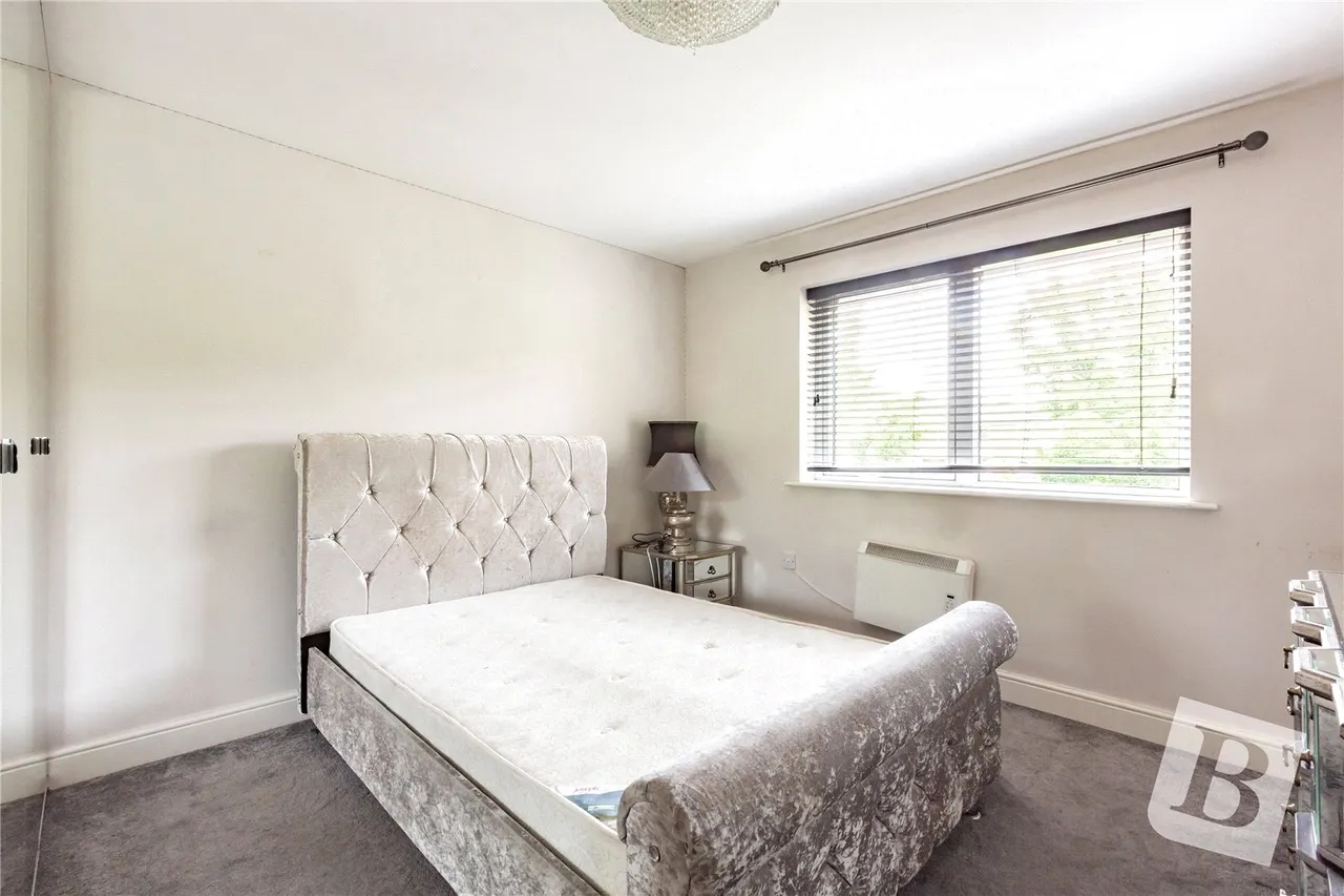 Warwick Close, Hornchurch, RM11, photo 3