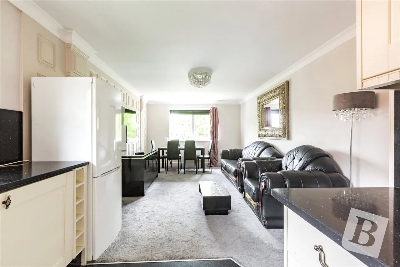 Warwick Close, Hornchurch, RM11, photo 5