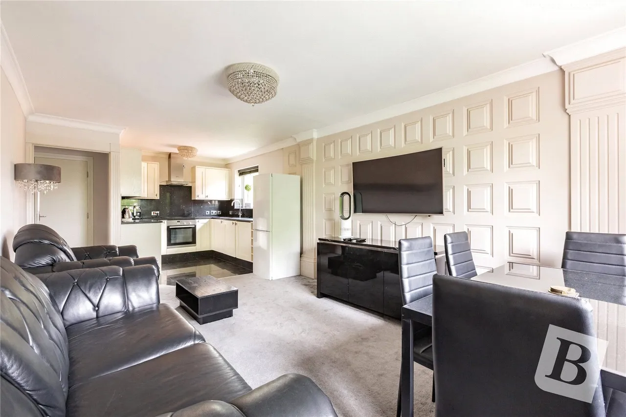 2 bed flat to rent, Warwick Close, Hornchurch, RM11