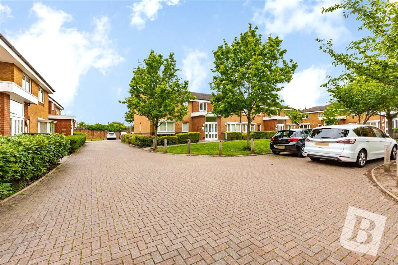 Warwick Close, Hornchurch, RM11, photo 10