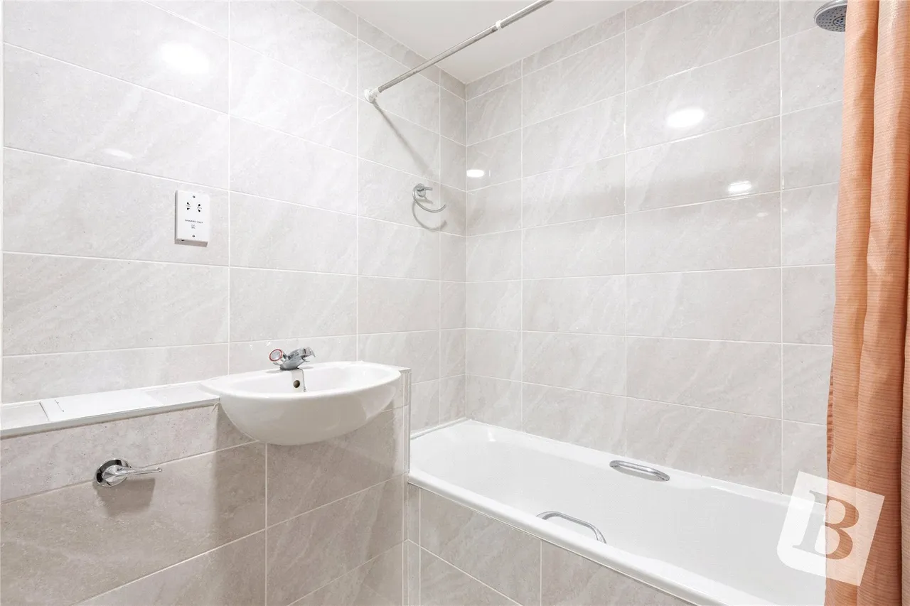 Warwick Close, Hornchurch, RM11, photo 8