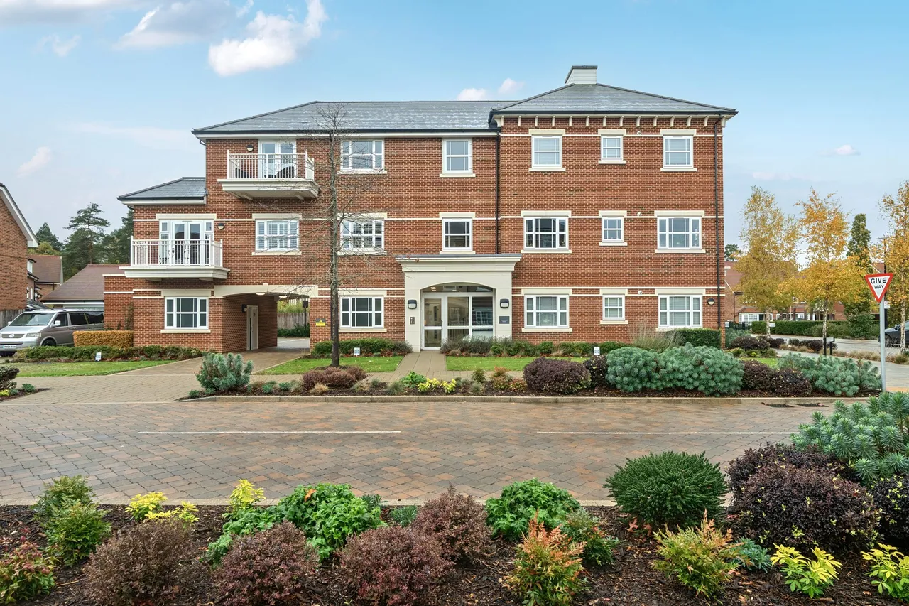 2 bed flat for sale — Redwood House Pyestock Way, Fleet, GU51 3JX
