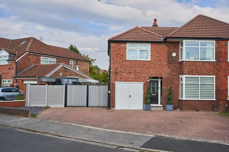 4 bed house for sale, Cleveleys Avenue, Heald Green, SK8