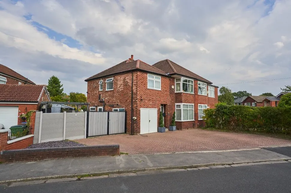 Cleveleys Avenue, Heald Green, SK8, photo 2