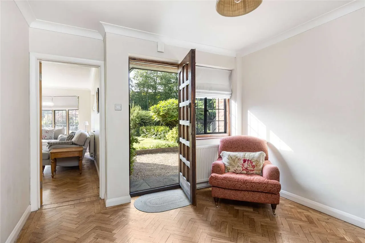 Warren Road, Guildford, Surrey, GU1 2HB, photo 6