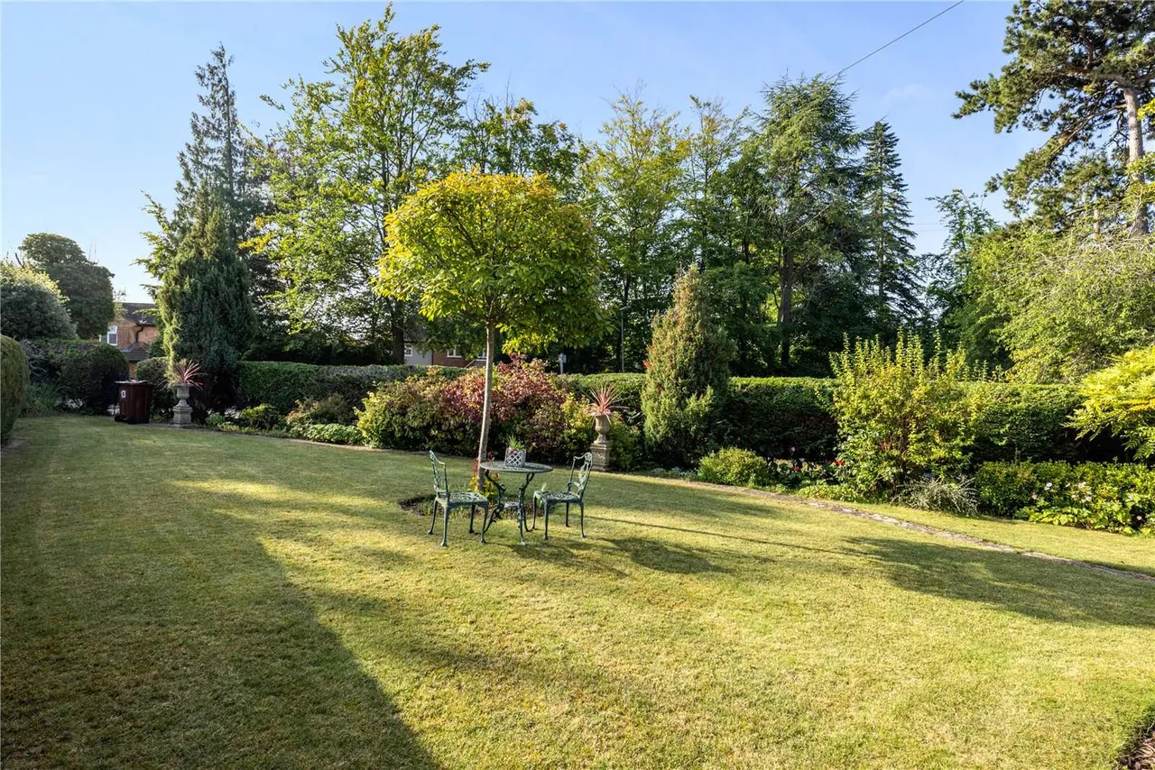 Warren Road, Guildford, Surrey, GU1 2HB, photo 3