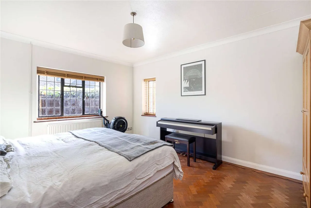 Warren Road, Guildford, Surrey, GU1 2HB, photo 9