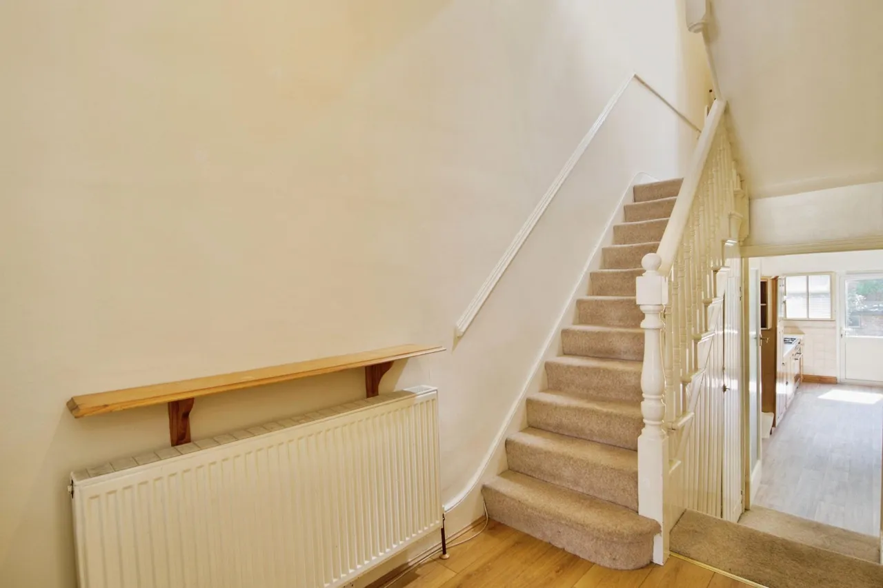 Glebe Road, London, N3, photo 14