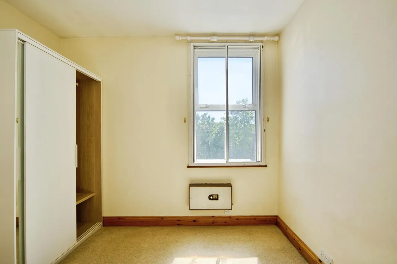Glebe Road, London, N3, photo 13