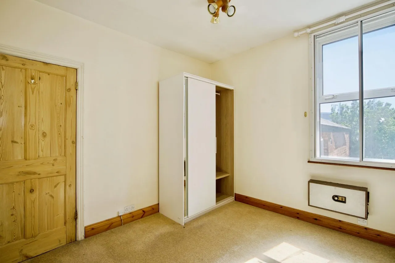 Glebe Road, London, N3, photo 15