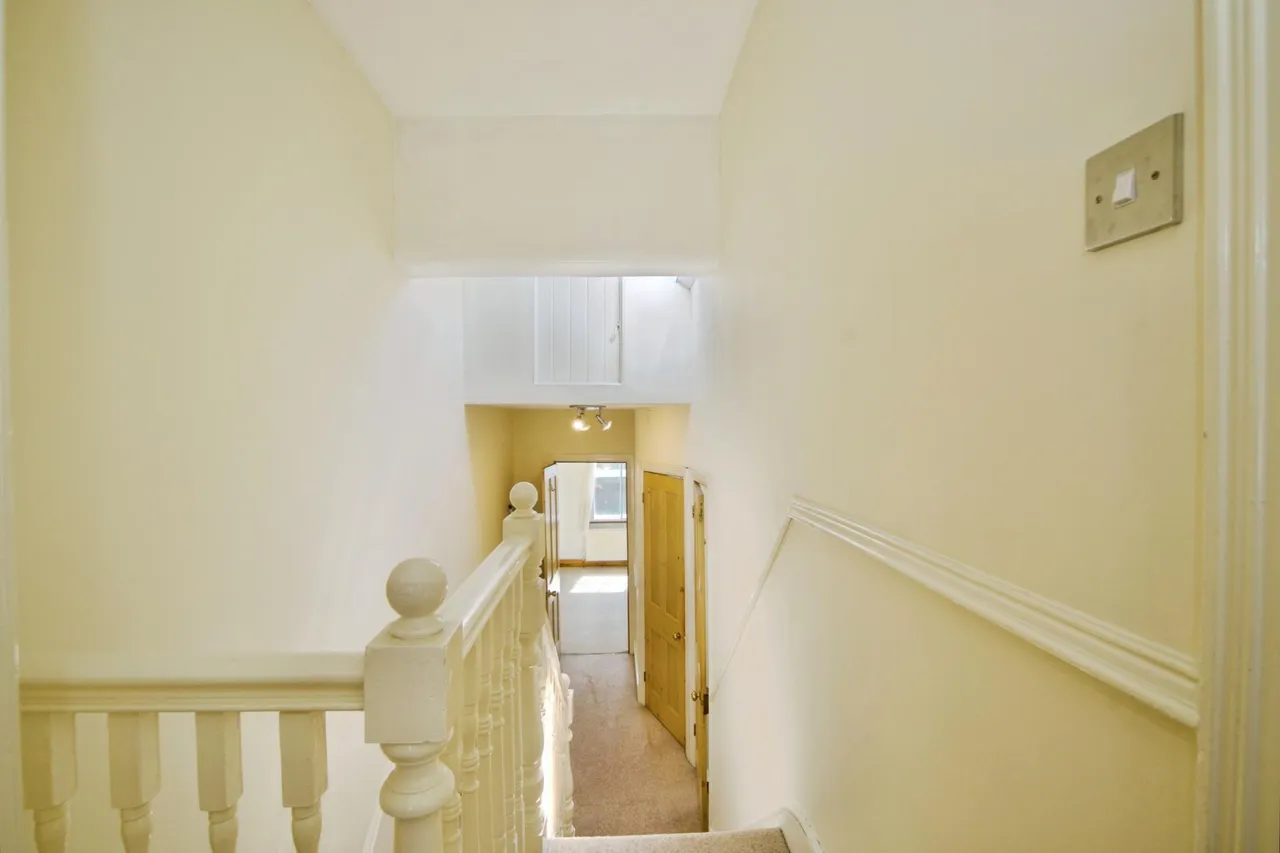 Glebe Road, London, N3, photo 11