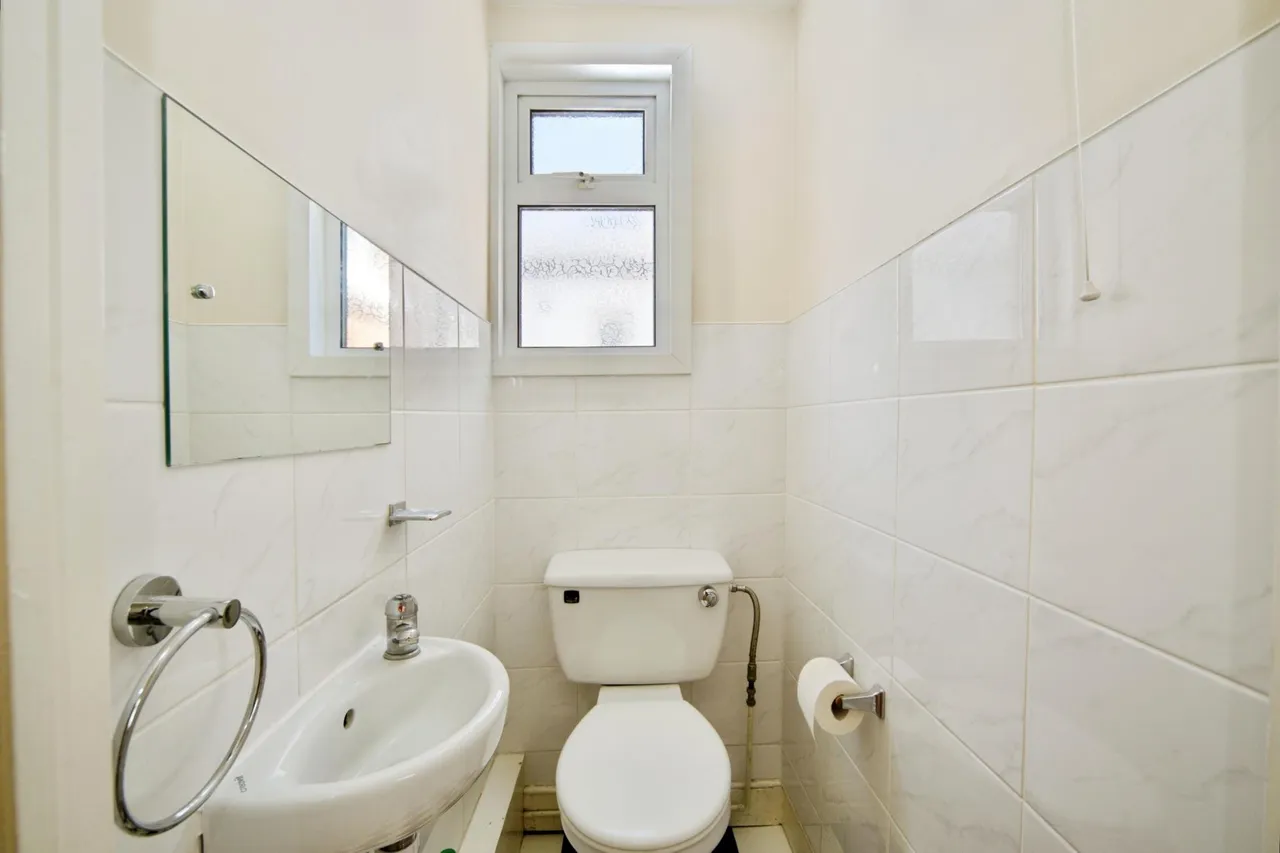 Glebe Road, London, N3, photo 16