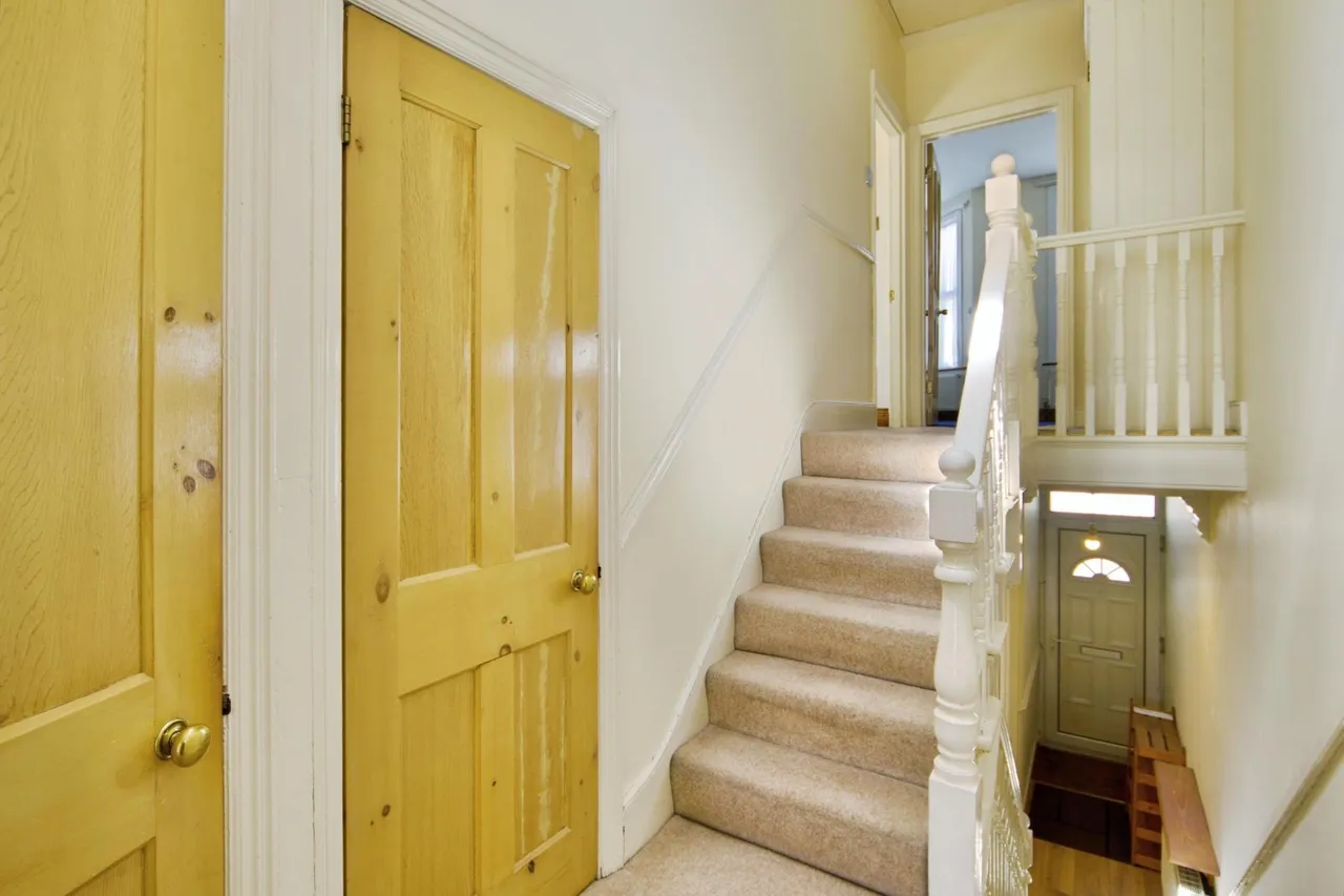 Glebe Road, London, N3, photo 12