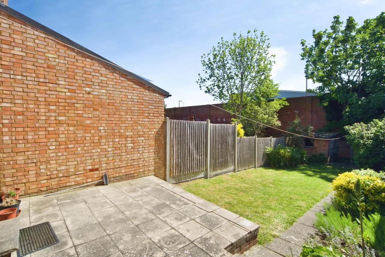 Glebe Road, London, N3, photo 18