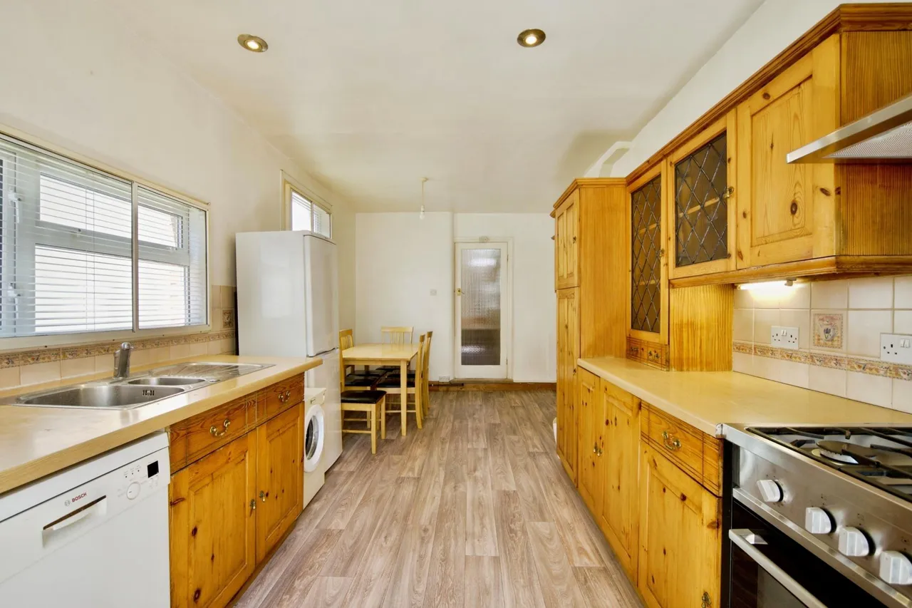 Glebe Road, London, N3, photo 9