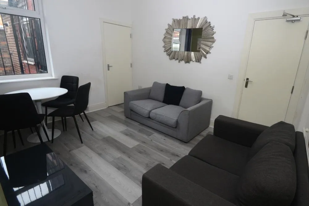 4 bed house to rent, Norfolk Street, Salford, M6