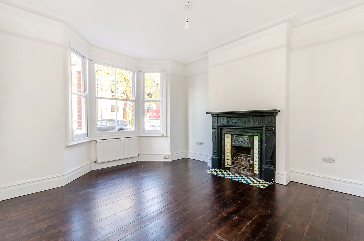 2 bed flat to rent — Ground Floor Flat, 12 Kinsale Road, London