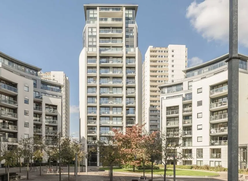 3 bed flat for sale — Pump House Crescent, Brentford, TW8
