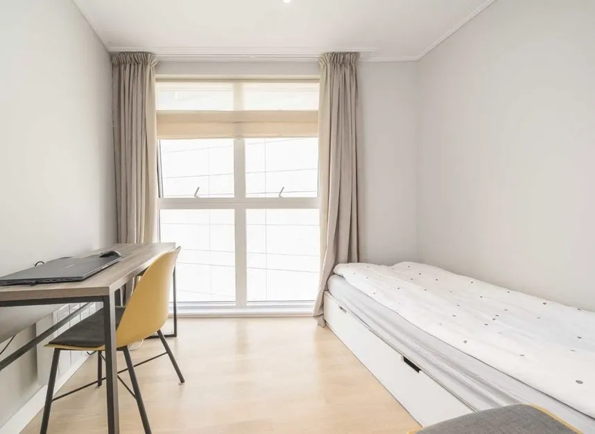 Pump House Crescent, Brentford, TW8, photo 5
