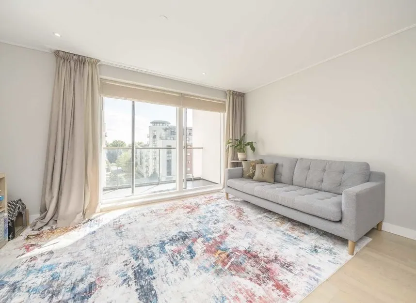 Pump House Crescent, Brentford, TW8, photo 2