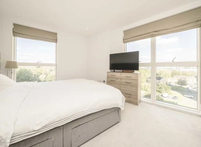 Pump House Crescent, Brentford, TW8, photo 4