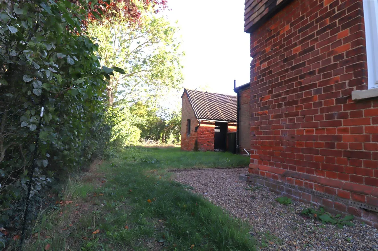 Red Houses, Six Mile Bottom, CB8, photo 14