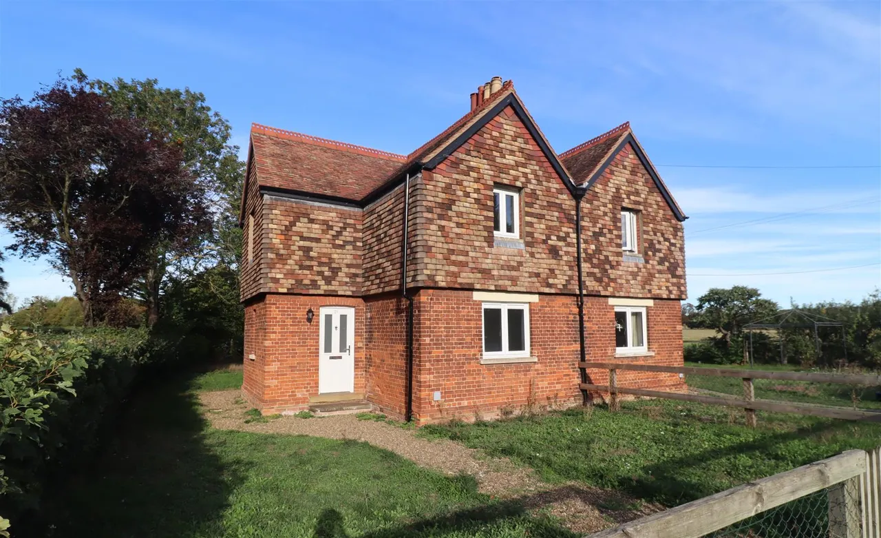 3 bed house to rent, Red Houses, Six Mile Bottom, CB8