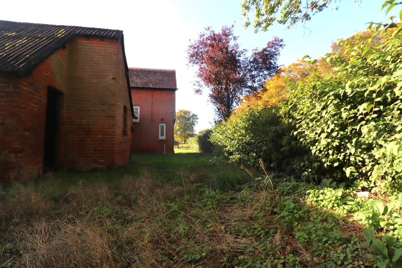 Red Houses, Six Mile Bottom, CB8, photo 13