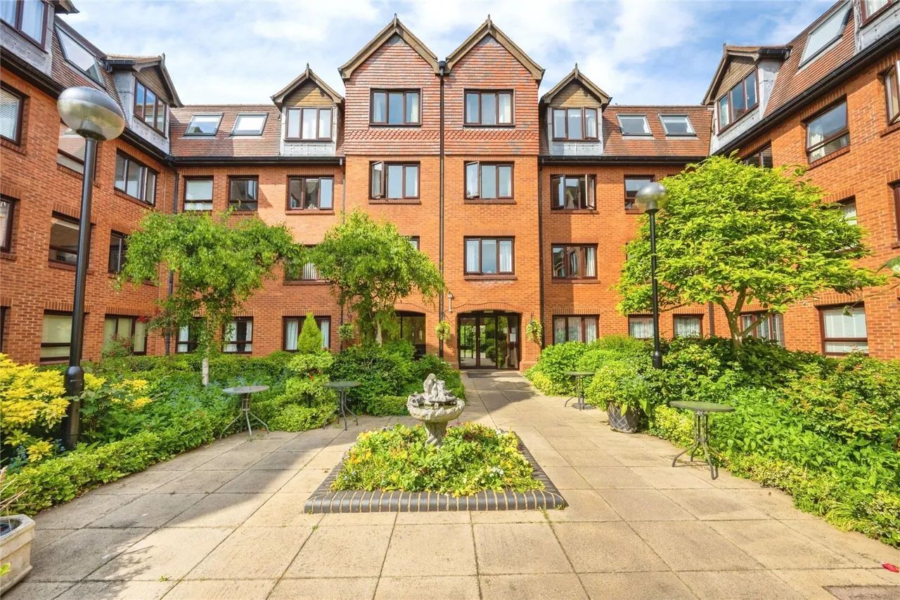 Rosebury Court, Water Lane, Leighton Buzzard, Bedfordshire, LU7, photo 15