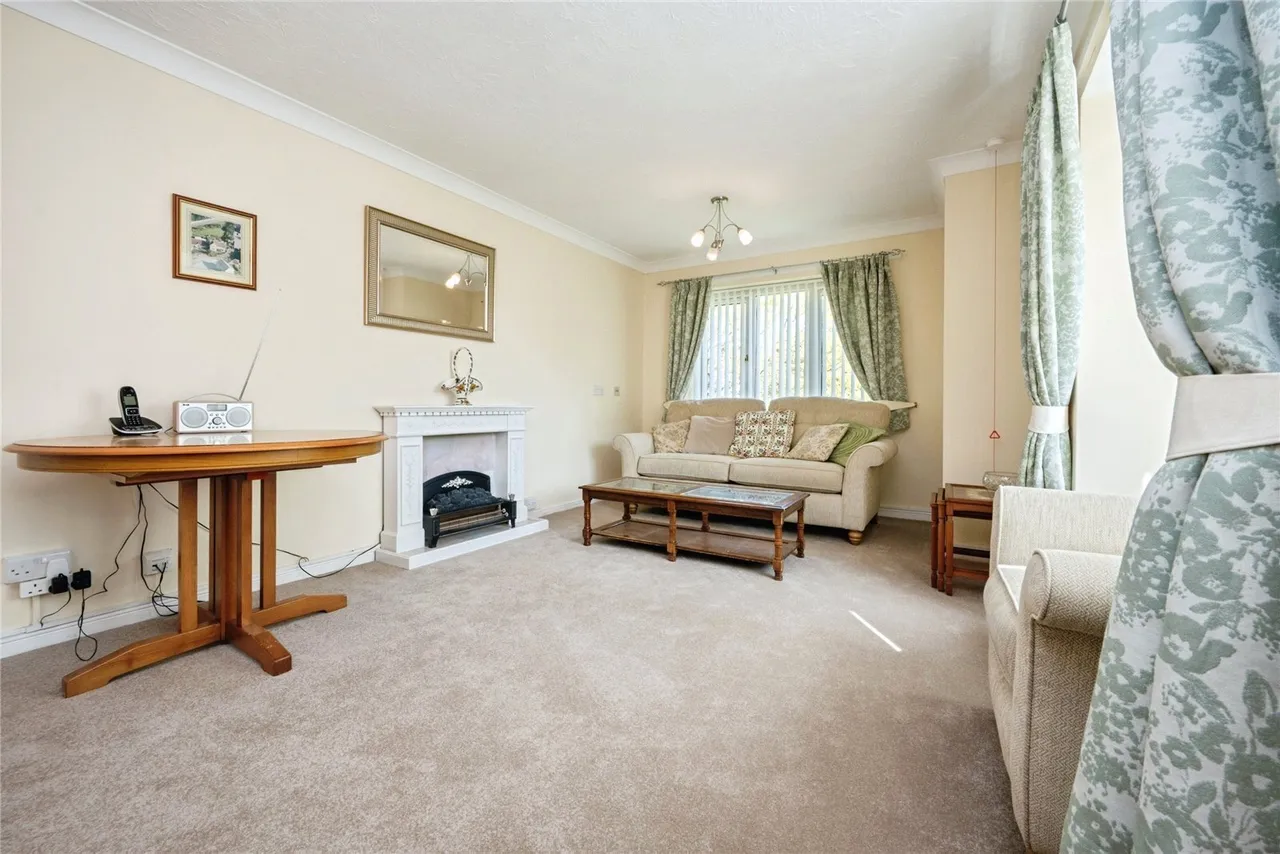 Rosebury Court, Water Lane, Leighton Buzzard, Bedfordshire, LU7, photo 6