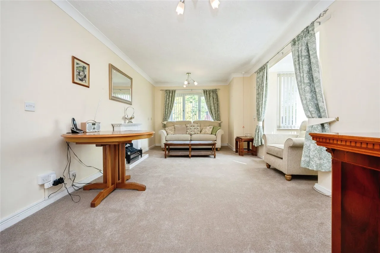 Rosebury Court, Water Lane, Leighton Buzzard, Bedfordshire, LU7, photo 2