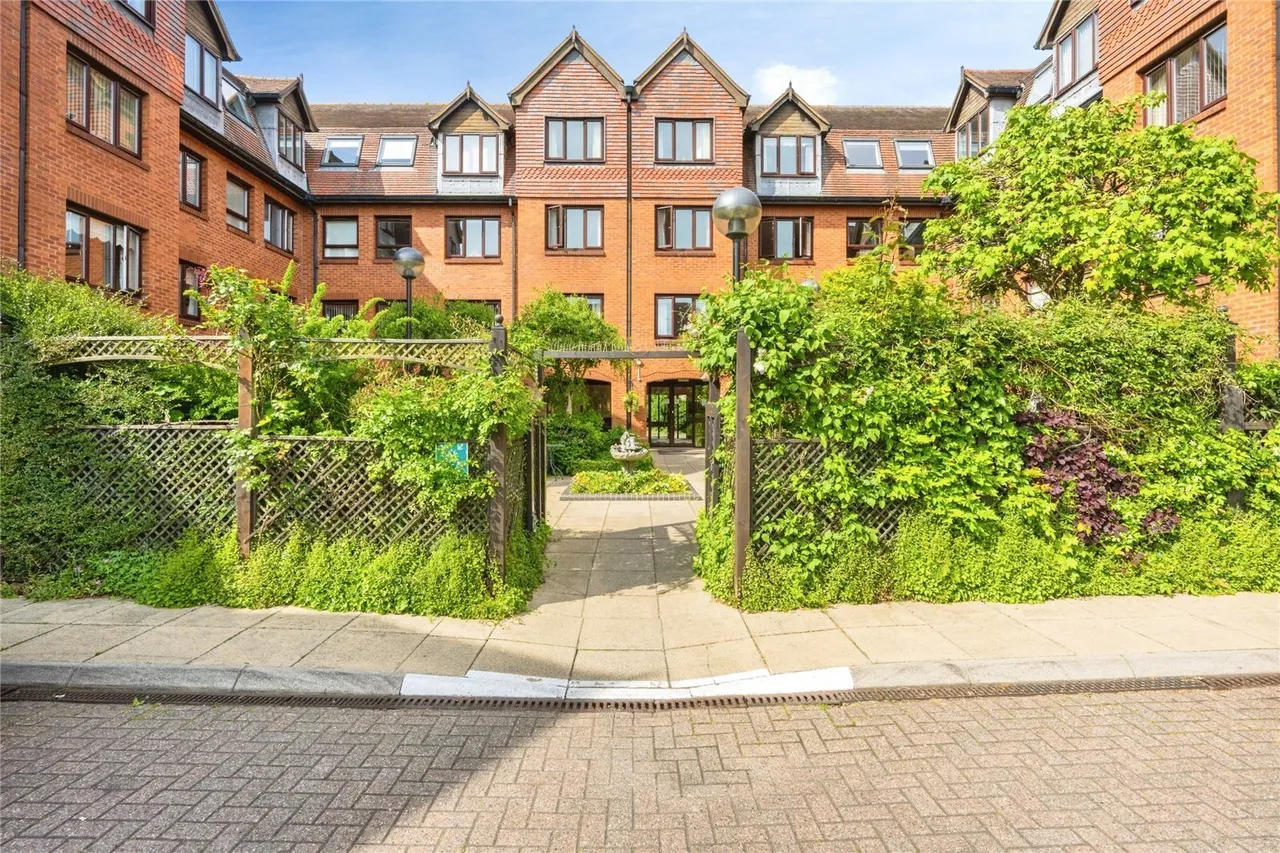 Rosebury Court, Water Lane, Leighton Buzzard, Bedfordshire, LU7, photo 16