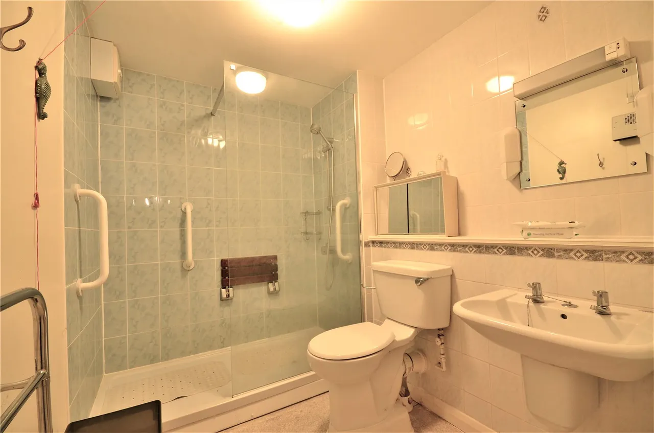 Portland Road, East Grinstead, RH19, photo 7