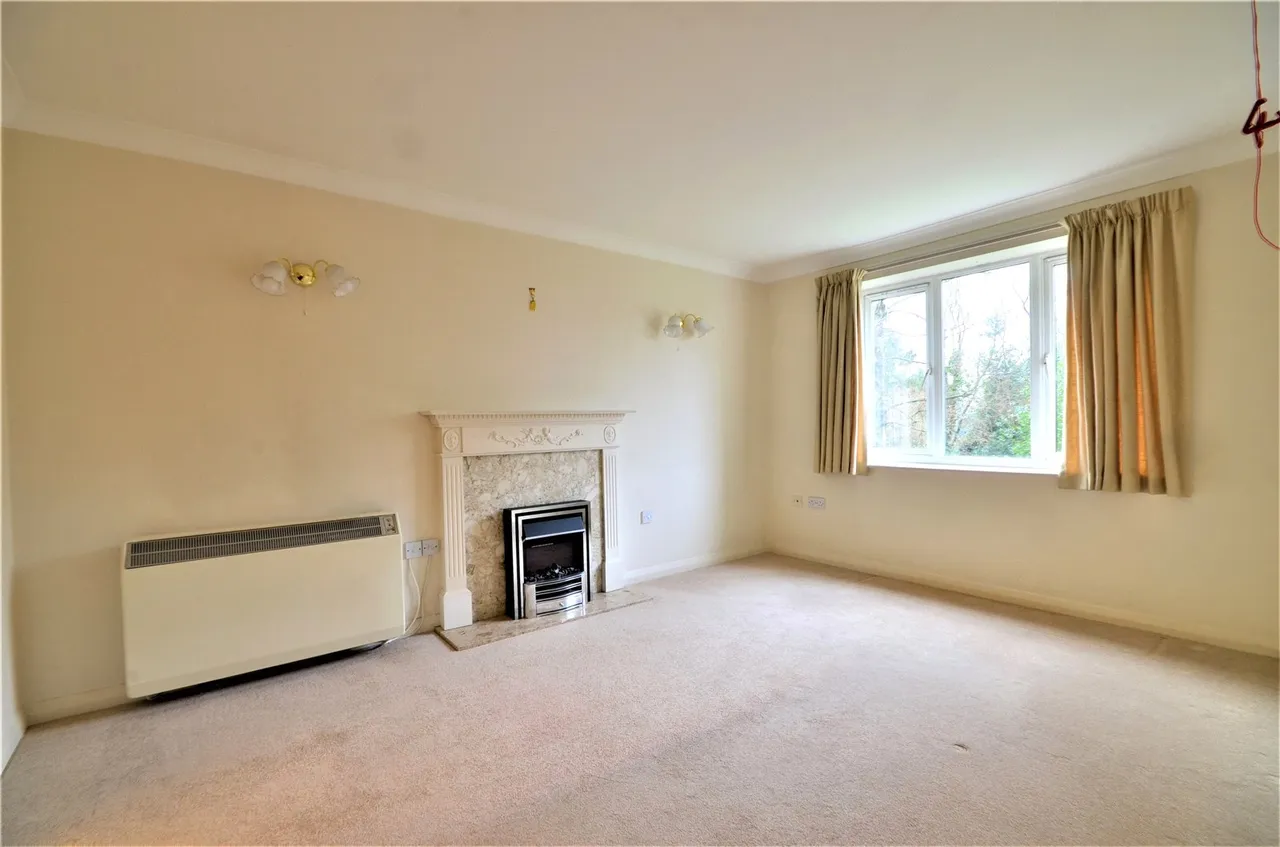 Portland Road, East Grinstead, RH19, photo 2
