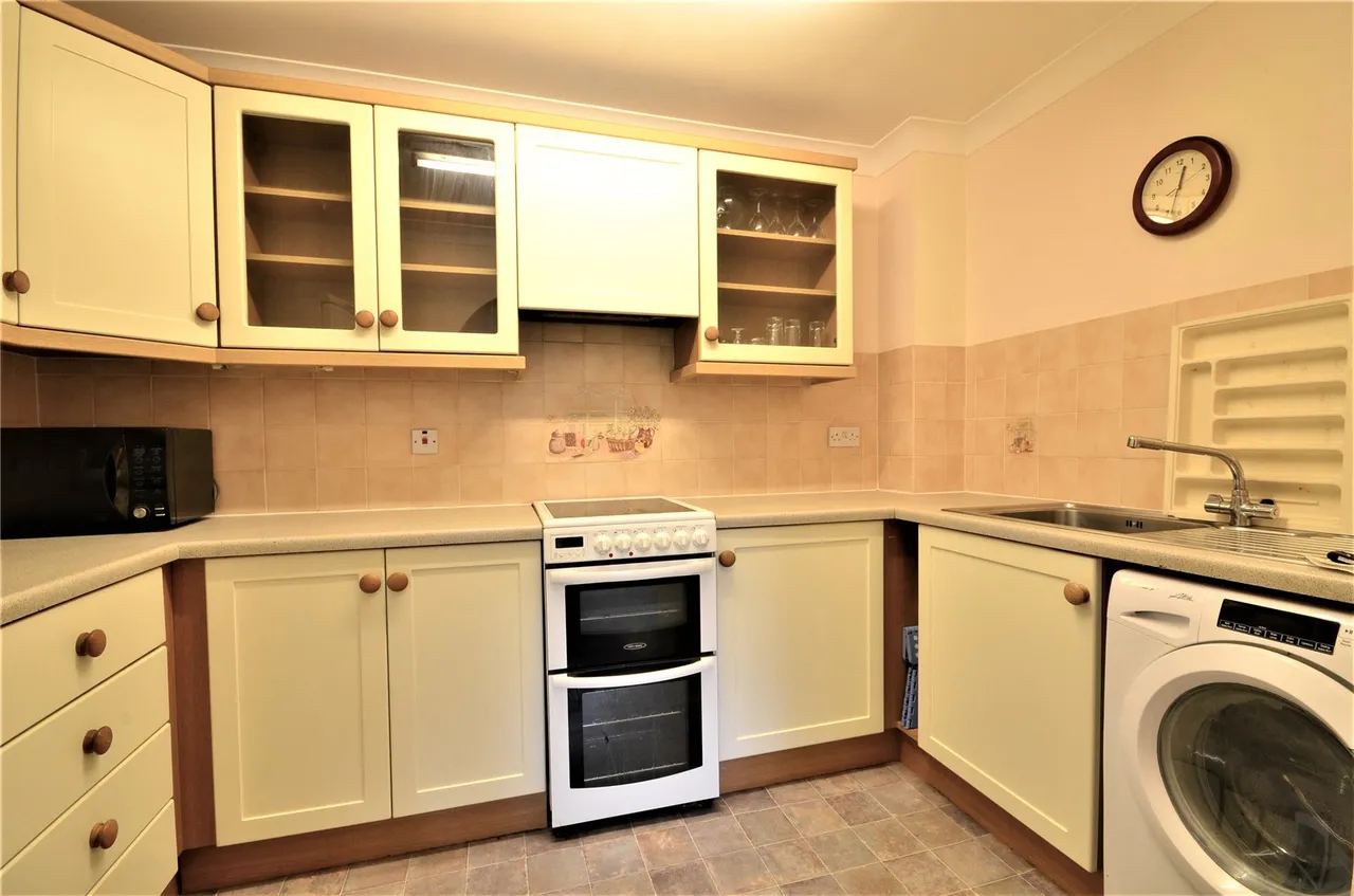 Portland Road, East Grinstead, RH19, photo 4