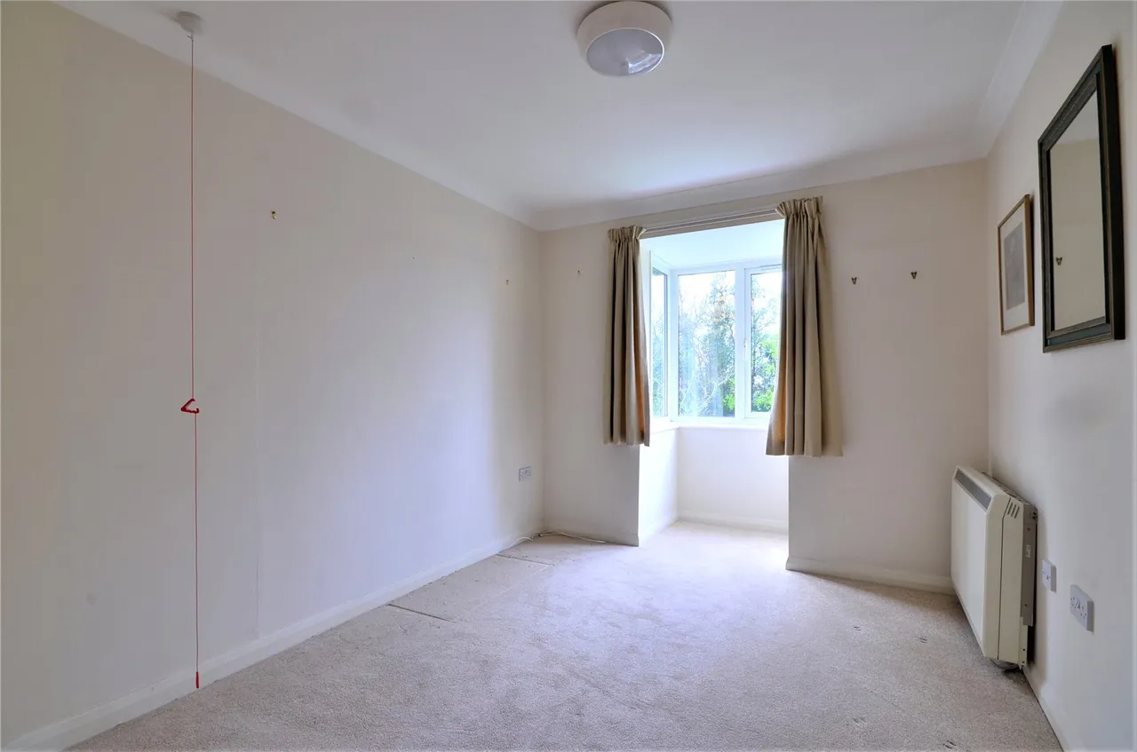 Portland Road, East Grinstead, RH19, photo 6