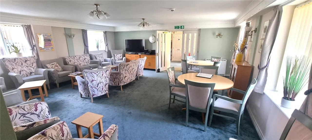 Portland Road, East Grinstead, RH19, photo 10
