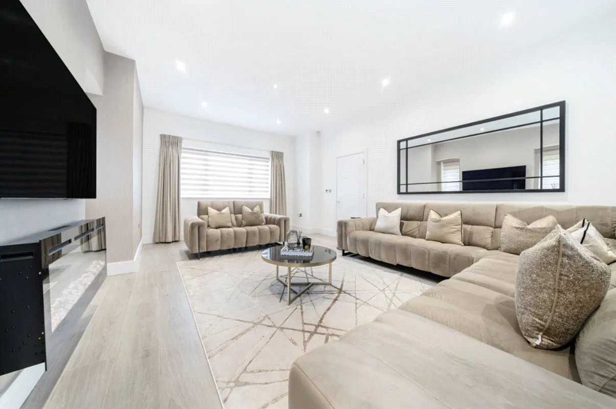 King Edwards Road, Ruislip Fees Apply, HA4, photo 2