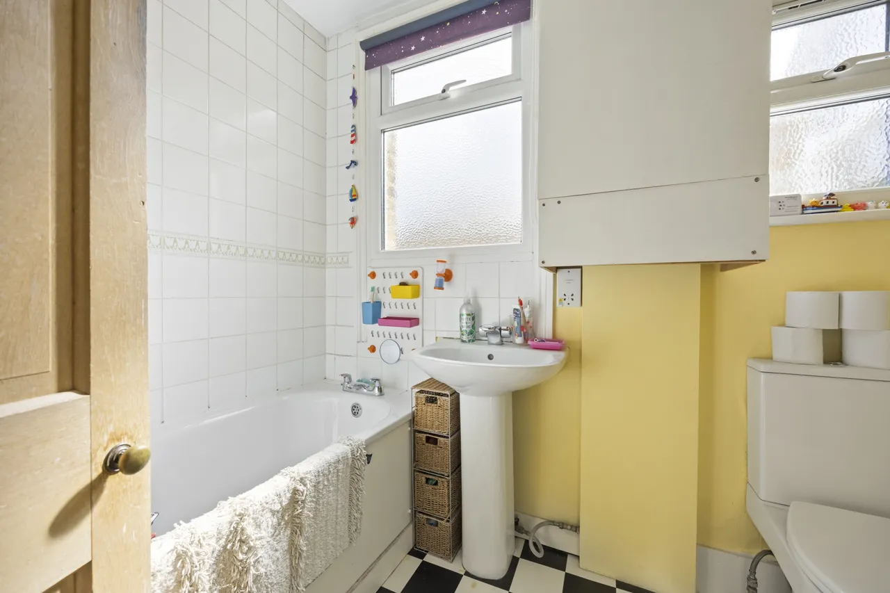 Lynton Avenue, London, W13 0EB, photo 7